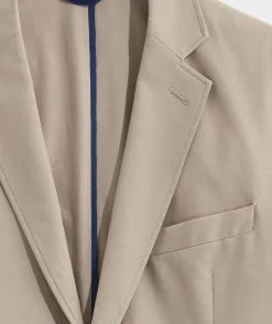 Lightweight On-The-Go Blazer